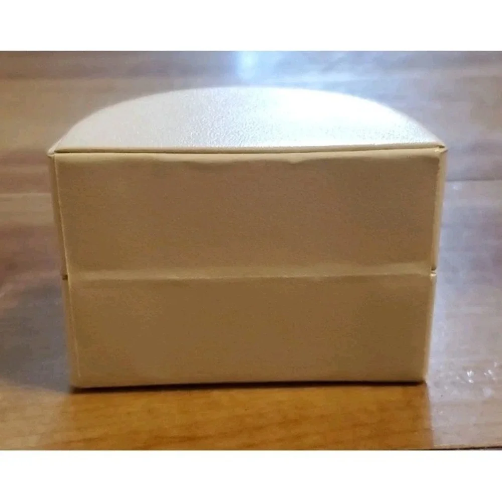 White Textured Faux Leather Jewelry Case Set Round Travel Vanity Organizer